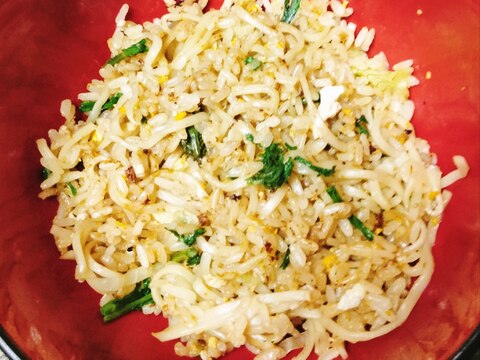余った生ラーメン活用!ごま油と春菊香る和風そば飯
